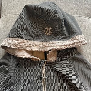 Lululemon full zip sweater size 6